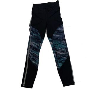 6 / Lululemon Run to Reset Tight 25"
 Black / Frozen Island Multi